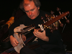 Ganesh Del Vescovo suona il sarod